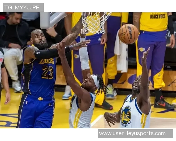 詹姆斯缺阵湖人勇士对决预测湖人胜率略高于勇士